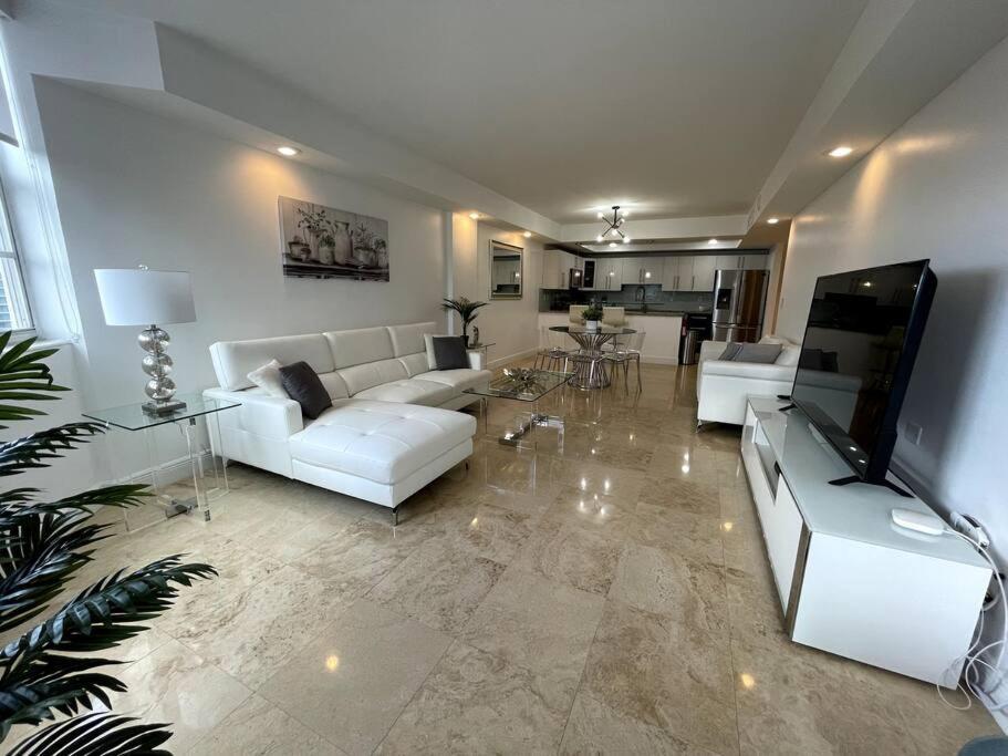 شقة Breathtaking Ocean View! 15Th Floor ميامي بيتش المظهر الخارجي الصورة